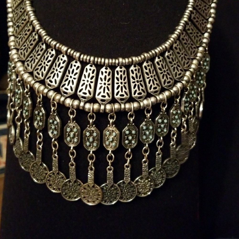 statement necklace - Picture 3 of 3